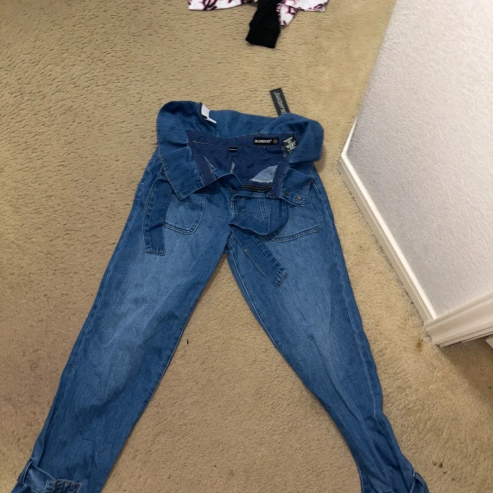 Jeans - Picture 2 of 3